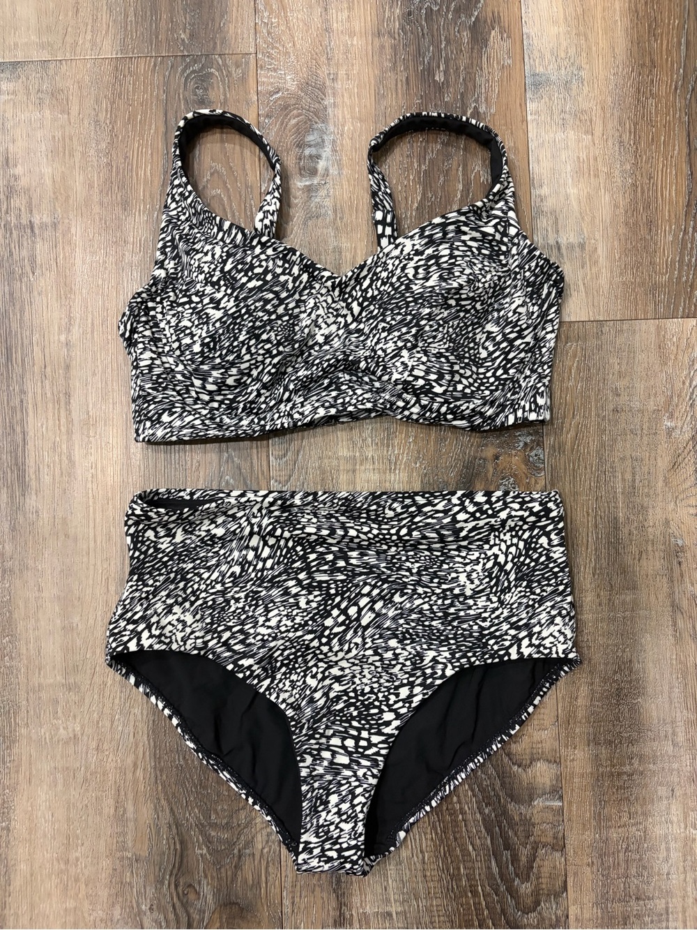 Athleta Bondi Black & White Printed Mid Rise Bikini Set, Med Btm, 36DD Top